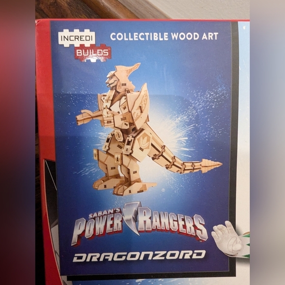 IncrediBuilds: Power Rangers: Dragonzord 3D Wood Model and Poster - Picture 2 of 12